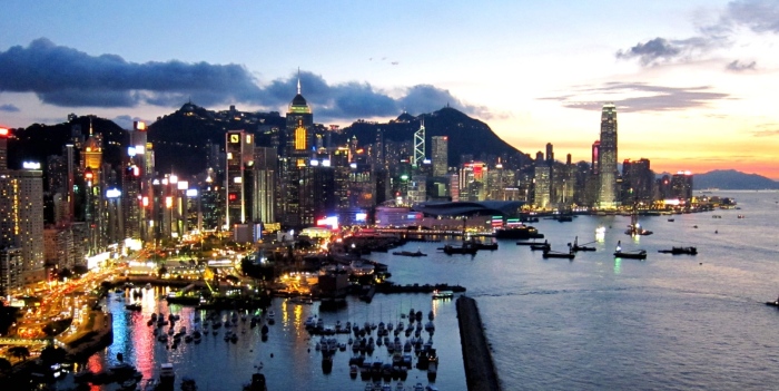 Властите на Хонконг разхлабиха ковид ограниченията и отвориха плажовете
